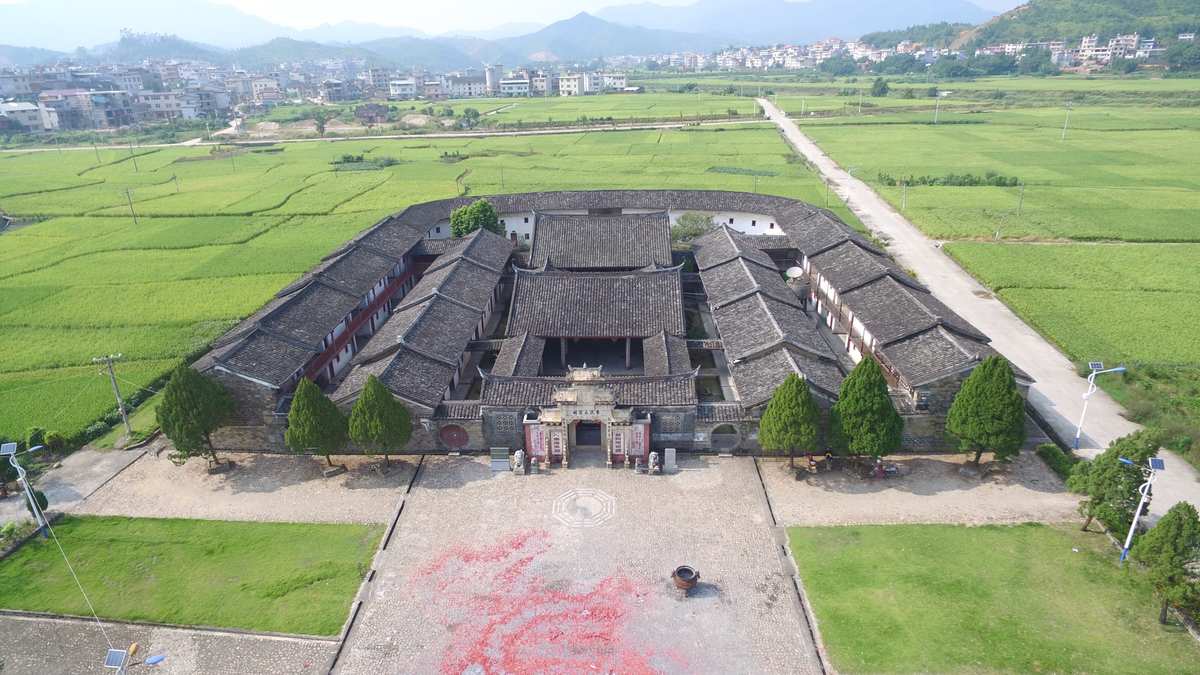 福建客家第一宗祠暴雨后大面积坍塌